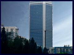 Guangdong International Hotel, 200m tall with 63 floors, was one of the first skyscrapers of Guangzhou and was the city's tallest building 1991-96. Yuexiu district 105